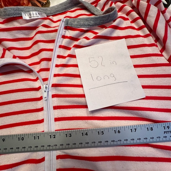 Red and White Striped Robe with ZIPPER AND POCKETS Long Sleeve Size L / XL - Picture 9 of 9
